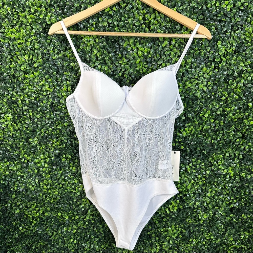 Haute Monde White Lace Bodysuit nwt